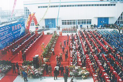 2003年10月29日，山推國(guó)際事業(yè)園開(kāi)園。