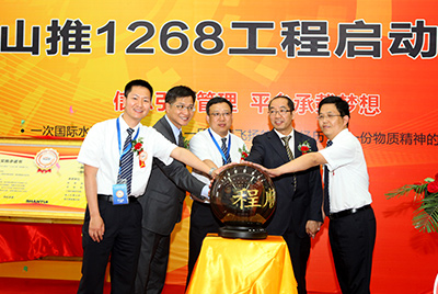 2011年山推信息化建設(shè)有三件大事：ERP、PDM、呼叫中心，其中ERP為核心，PDM是基礎(chǔ)，呼叫中心為方式之一。