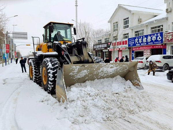 除雪保暢，山推鐵肩道義勇?lián)厝危? /> 
            <div   id=